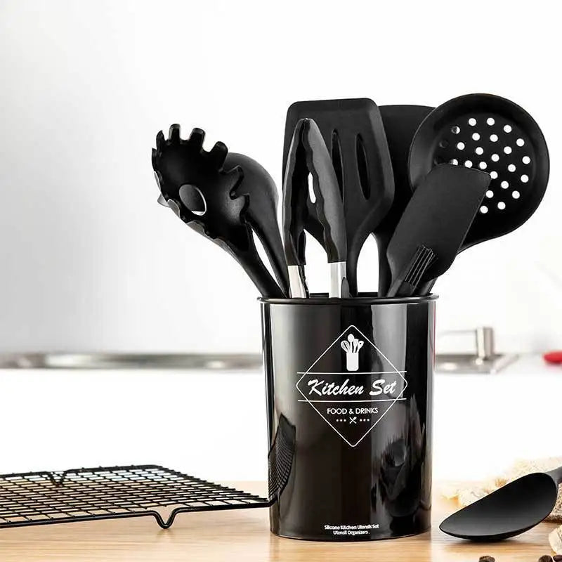 Conjunto de Utensílios de Cozinha em Silicone Preto - Espátula Antiaderente, Pá, Batedores de Ovos com Cabo de Madeira -  para Culinária