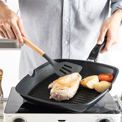 Conjunto de Utensílios de Cozinha em Silicone Preto - Espátula Antiaderente, Pá, Batedores de Ovos com Cabo de Madeira -  para Culinária